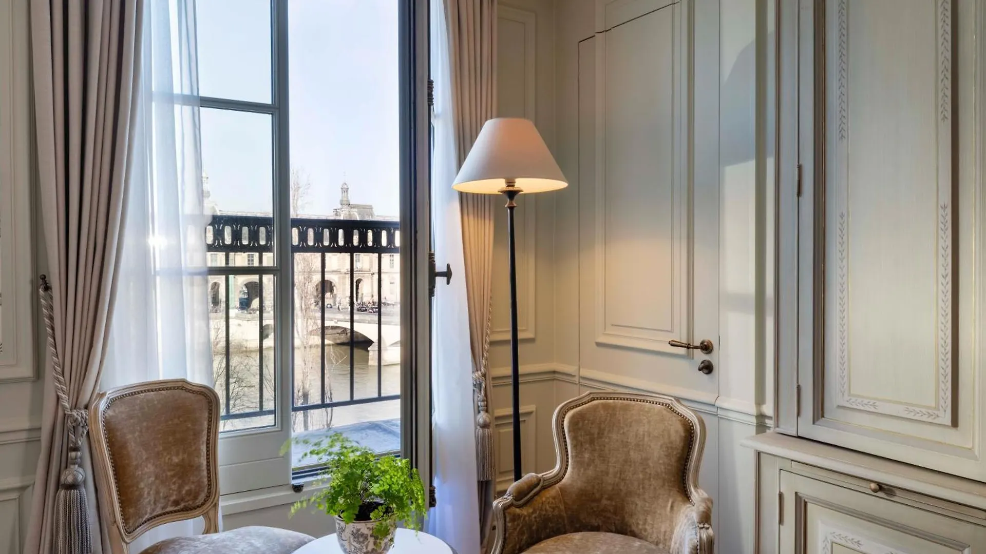 Hotel Du Quai Voltaire Paris
