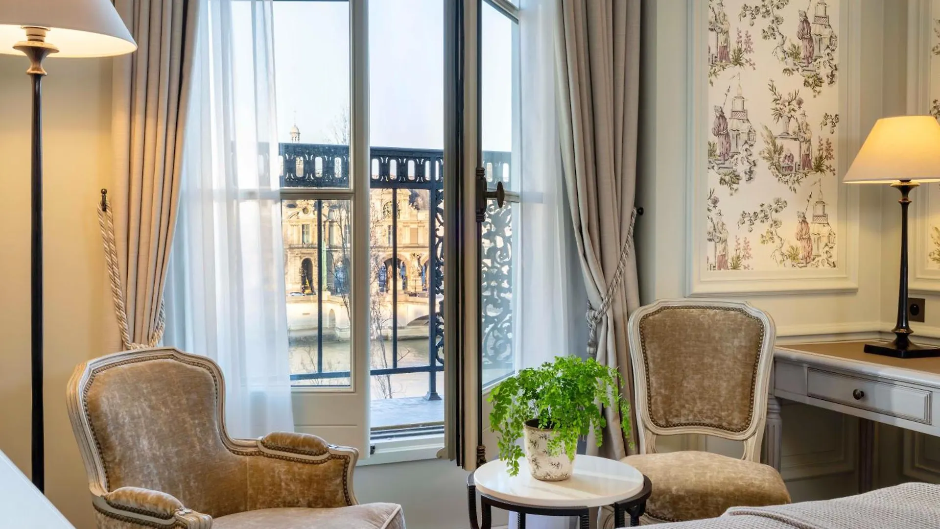 ***  Hotel Du Quai Voltaire Paris Frankrig