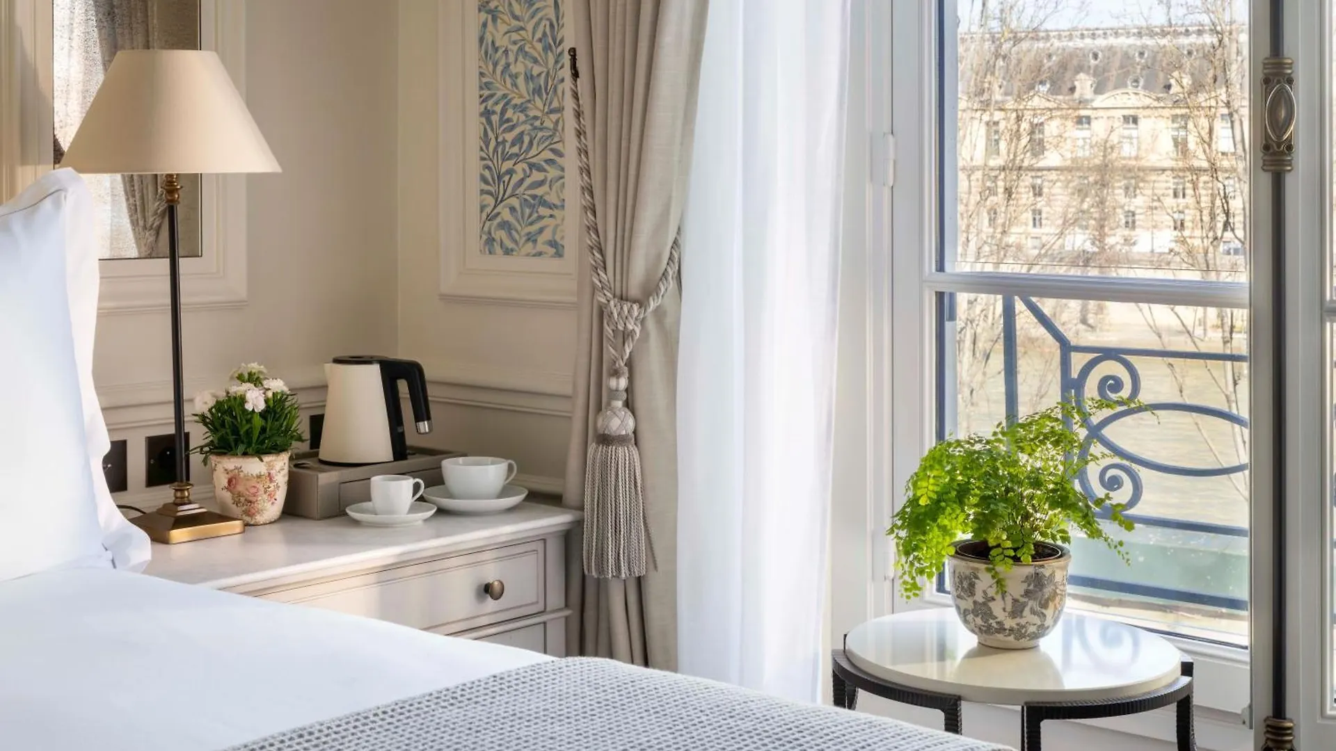 Hotel Du Quai Voltaire Paris