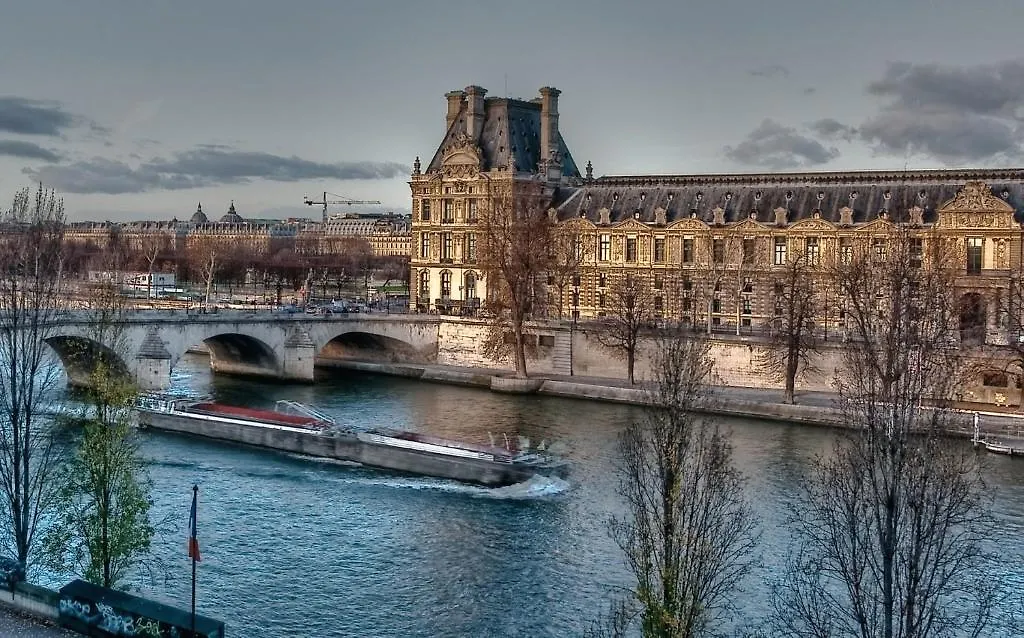 Hotel Du Quai Voltaire Paris