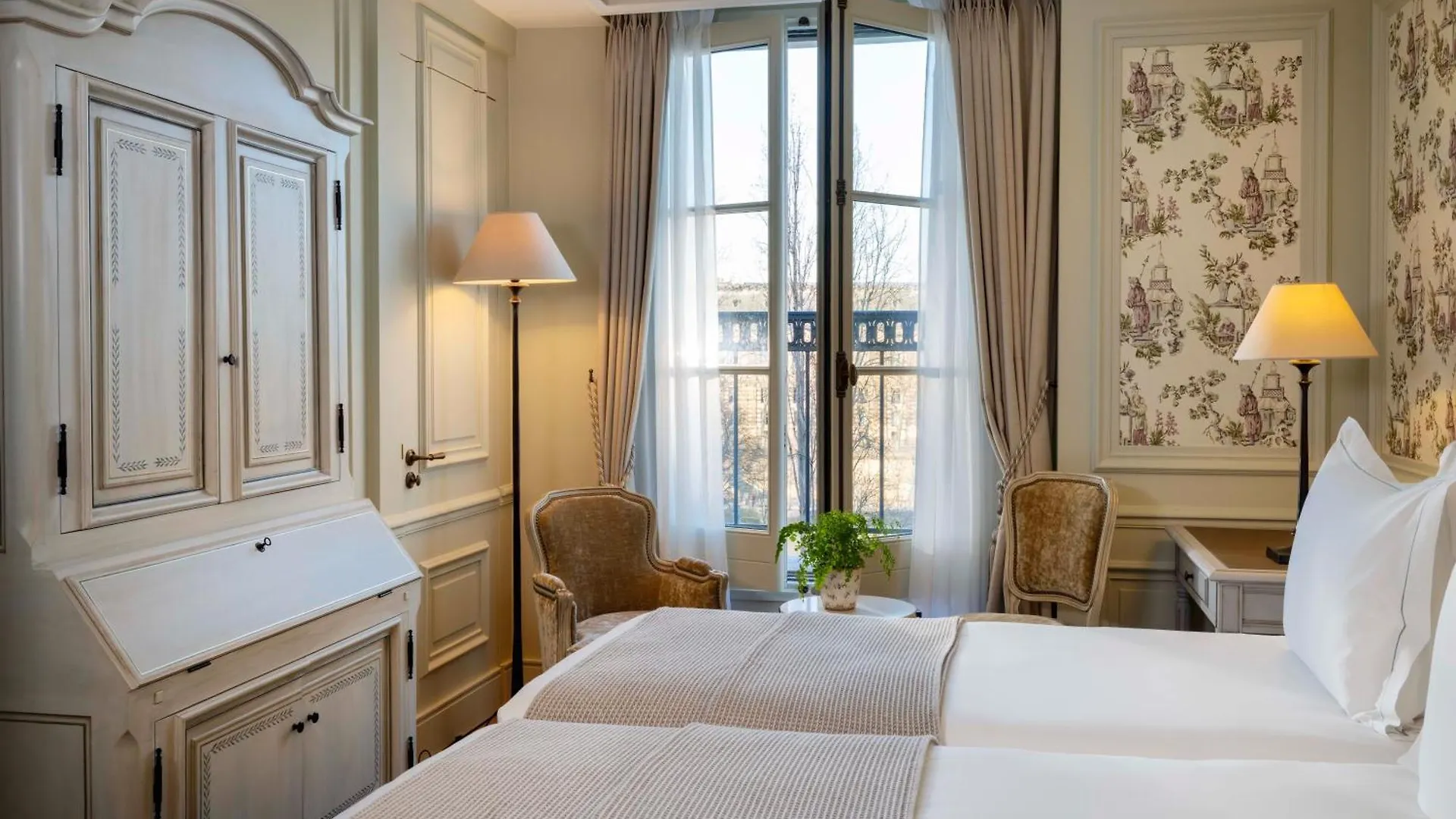 Hotel Du Quai Voltaire Paris