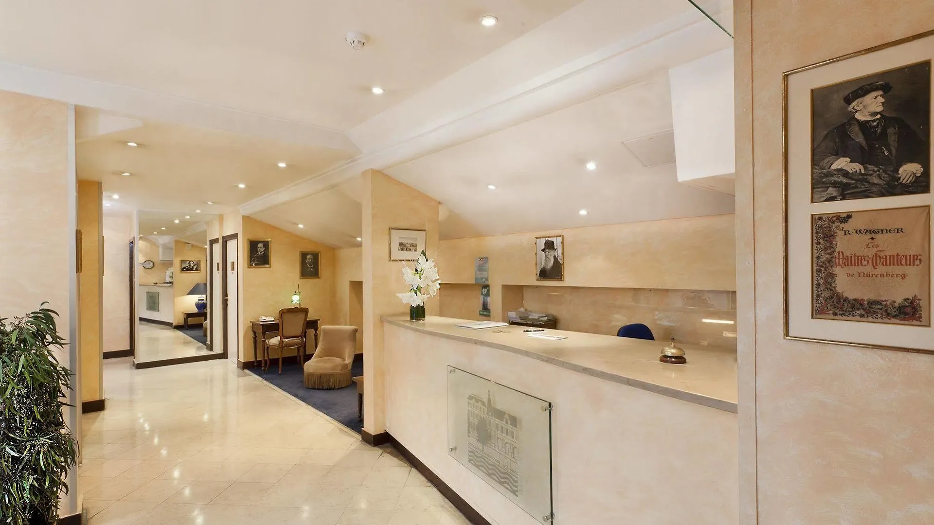 Hotel Du Quai Voltaire Paris 3*,